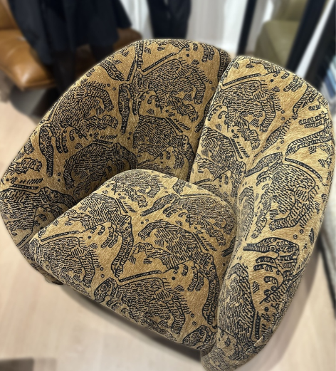 HUNTRESS ACCENT CHAIR - CHENILLE FABRIC - TIGER / BROWN